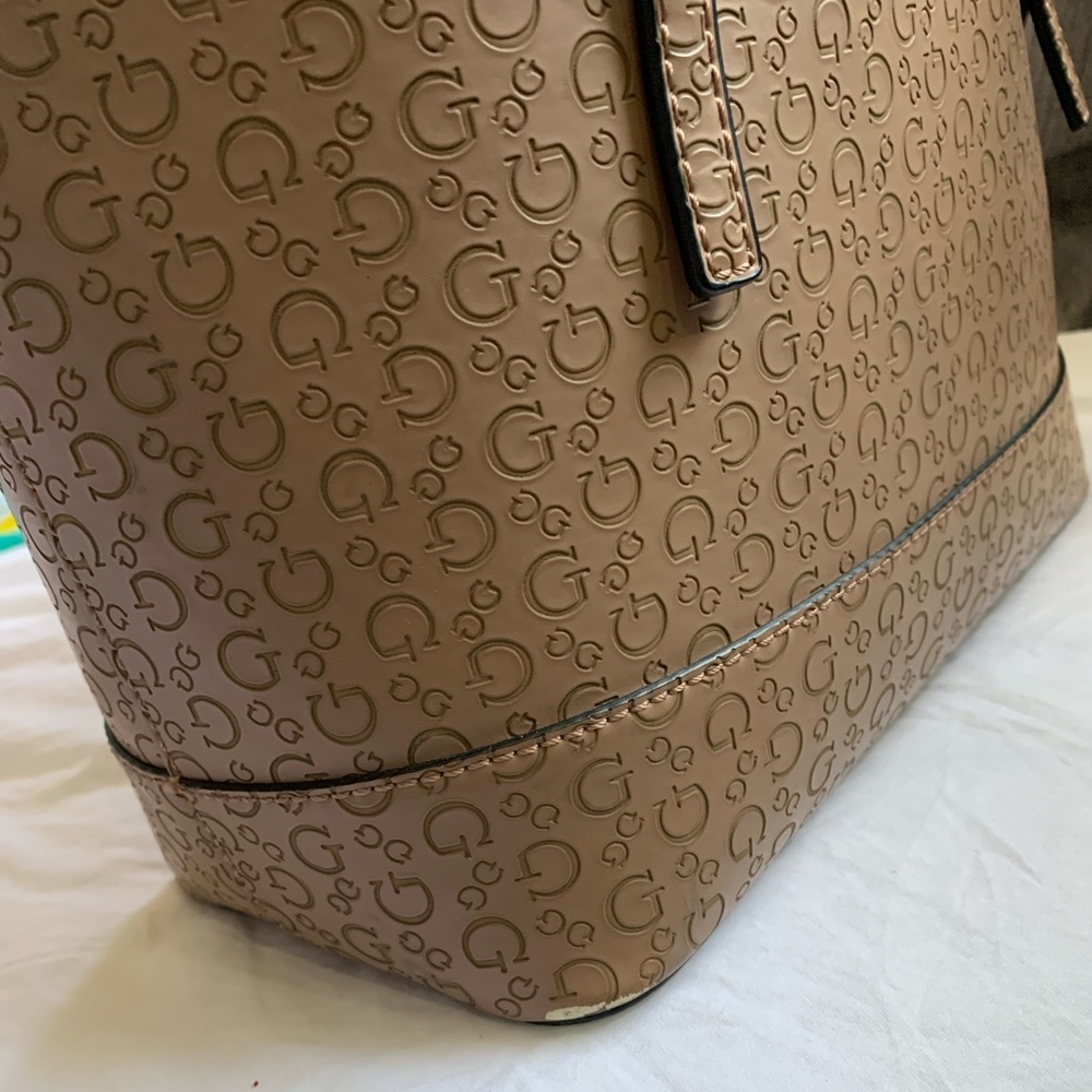 Guess - Picture 4 of 9